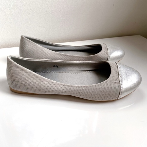 🍂 FESTIVE GREY SILVER TRIM ROUND TOE FLATS! - Picture 2 of 14